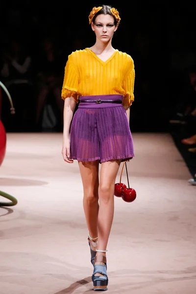 Look 16